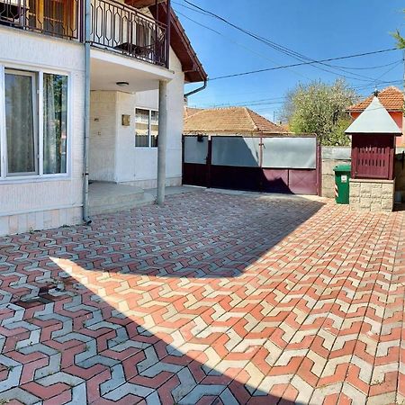 Casa Debora Hotel Hateg Bagian luar foto