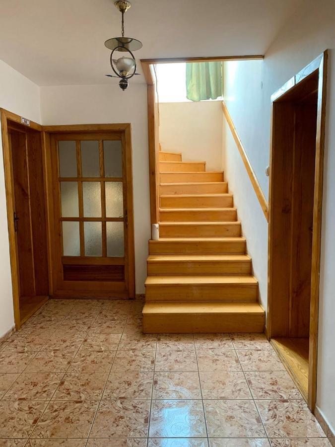 Casa Debora Hotel Hateg Bagian luar foto