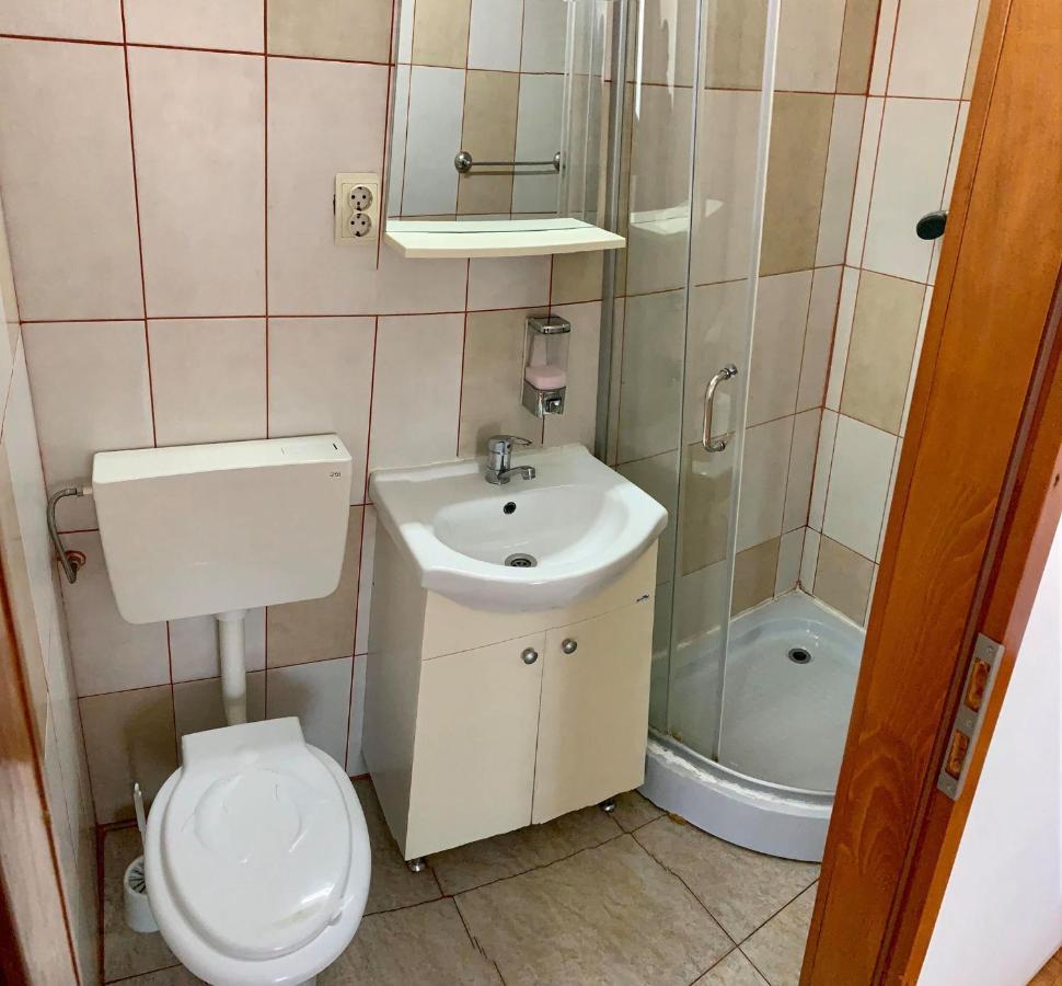 Casa Debora Hotel Hateg Bagian luar foto